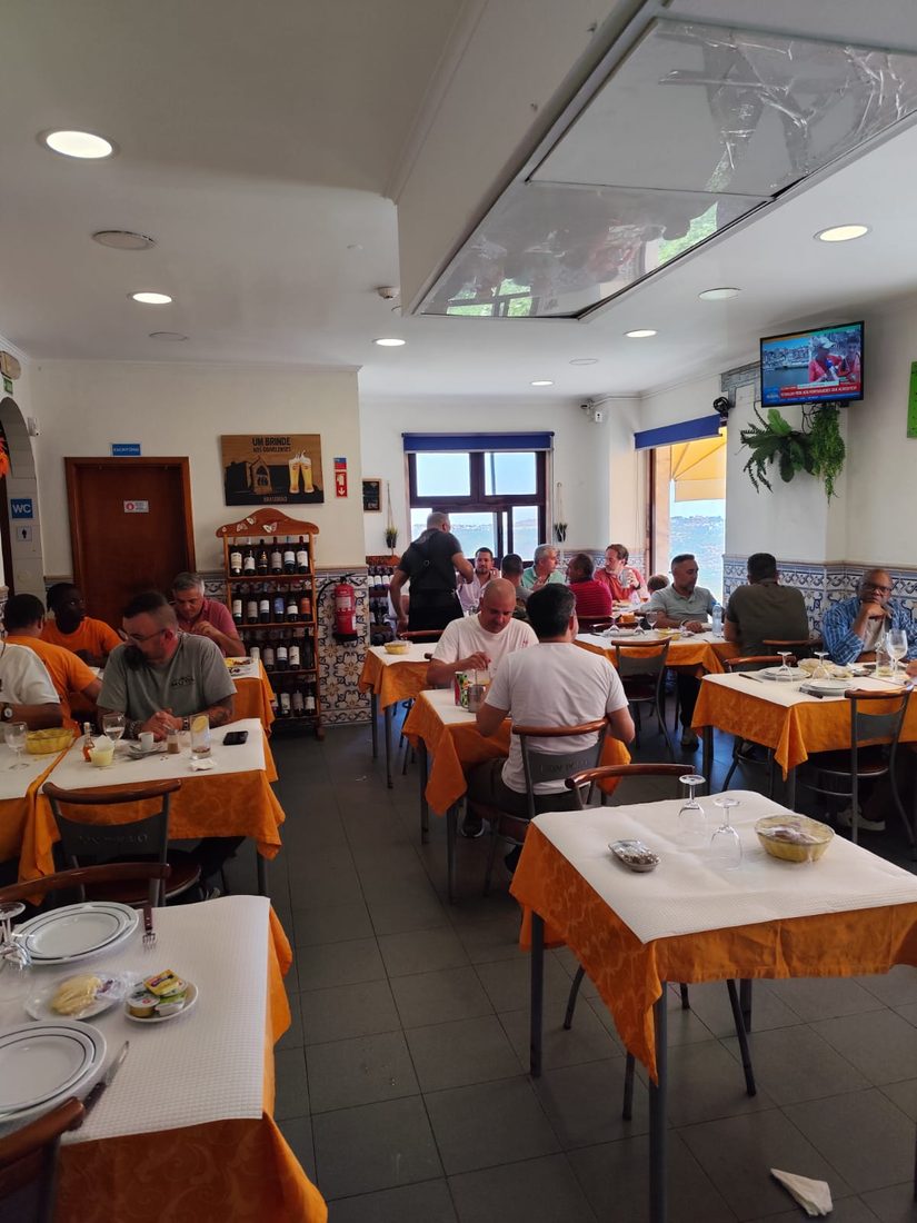 A sala do Braseirão, cheia ao almoço